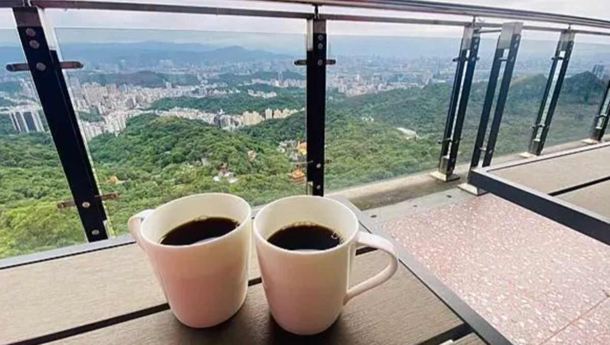 開在廟裡的隱藏版咖啡廳！隨喜價喝咖啡、賞內湖最強美景，再收絕美櫻花隧道