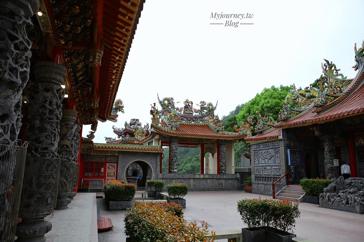 開在廟裡的隱藏版咖啡廳！隨喜價喝咖啡、賞內湖最強美景，再收絕美櫻花隧道