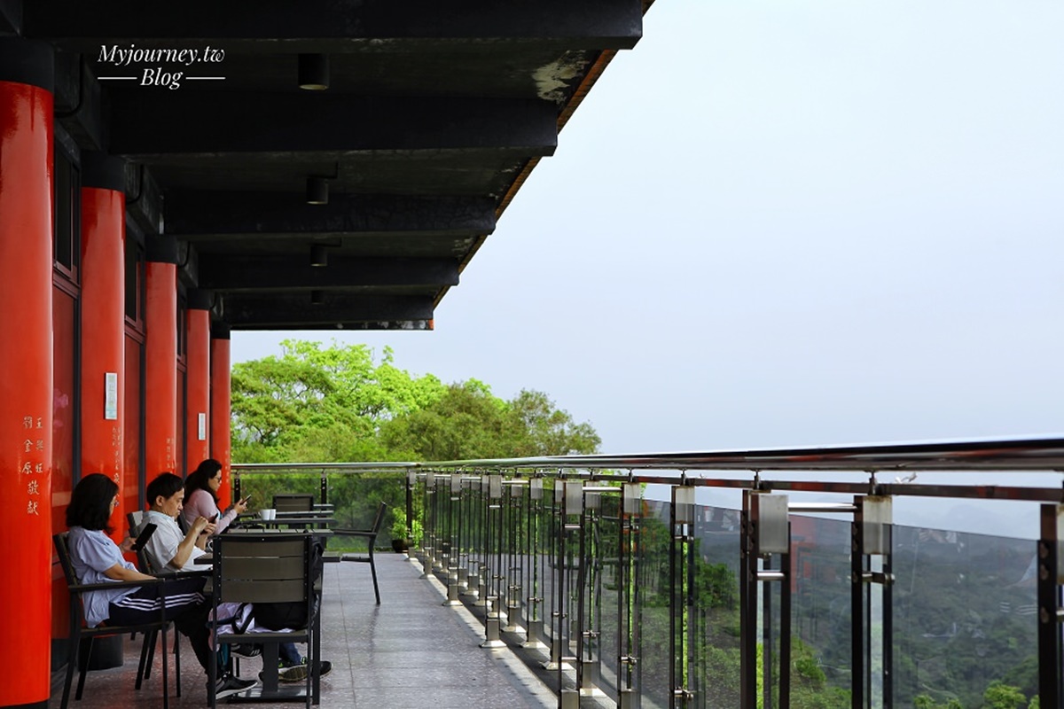 開在廟裡的隱藏版咖啡廳！隨喜價喝咖啡、賞內湖最強美景，再收絕美櫻花隧道