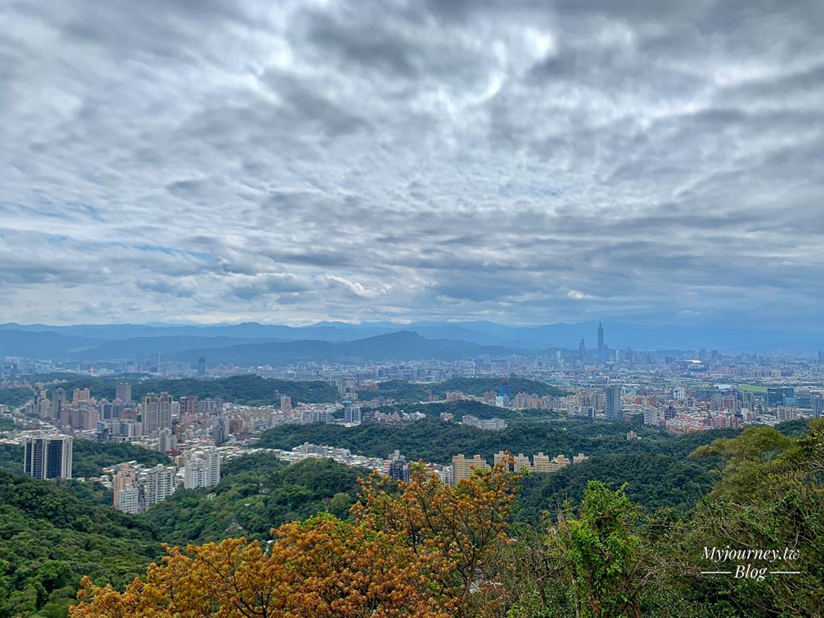 開在廟裡的隱藏版咖啡廳！隨喜價喝咖啡、賞內湖最強美景，再收絕美櫻花隧道