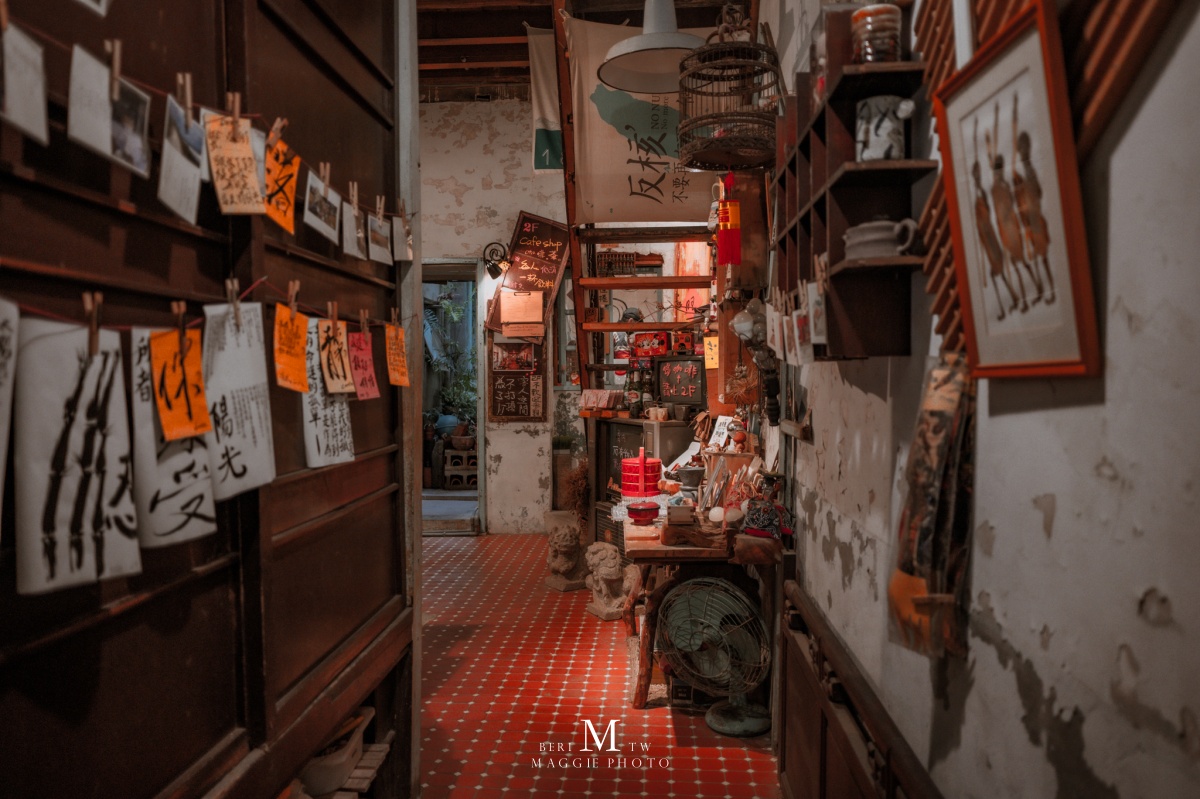 古物雜貨、書本免費逛!淡水最早老街「百年老宅咖啡館」,不限時咖啡廳推薦 古物雜貨、書本免費逛!淡水最早老街「百年老宅咖啡館」,不限時咖啡廳推薦