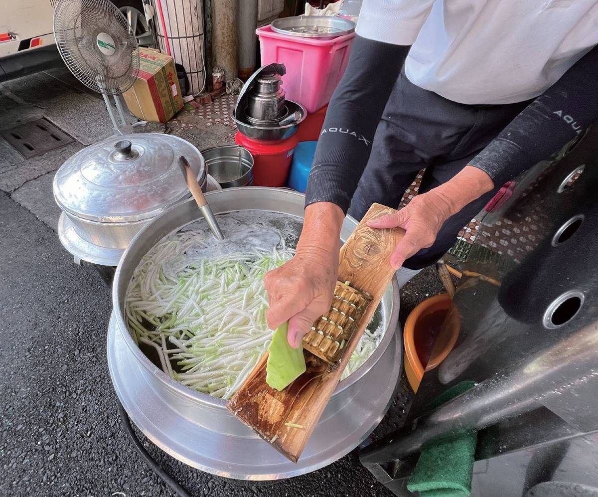 「窮人家麵條」變特色小吃！ 鹽水80年「豆簽羹」，蚵仔＋虱目魚湯底征服老饕