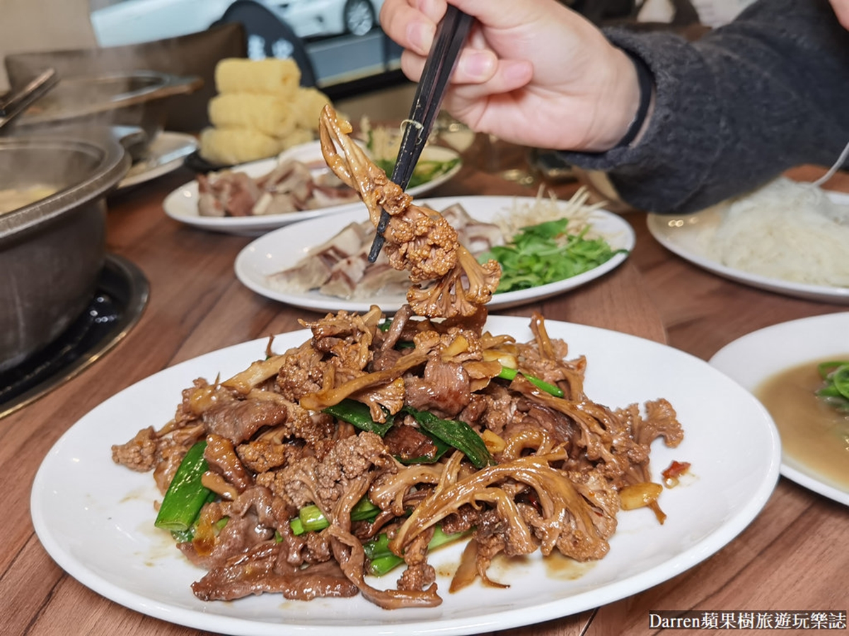 溫體羊肉鍋送肉塊、吸骨！必點白斬羊三層、羊腦煎蛋，沾全台唯一羊油辣椒醬