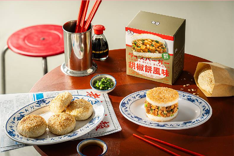 台灣味超狂！TOMMI湯米米漢堡 「胡椒餅風味」震撼登場！ 峮峮驚喜現身西門町快閃店擔任一日店長