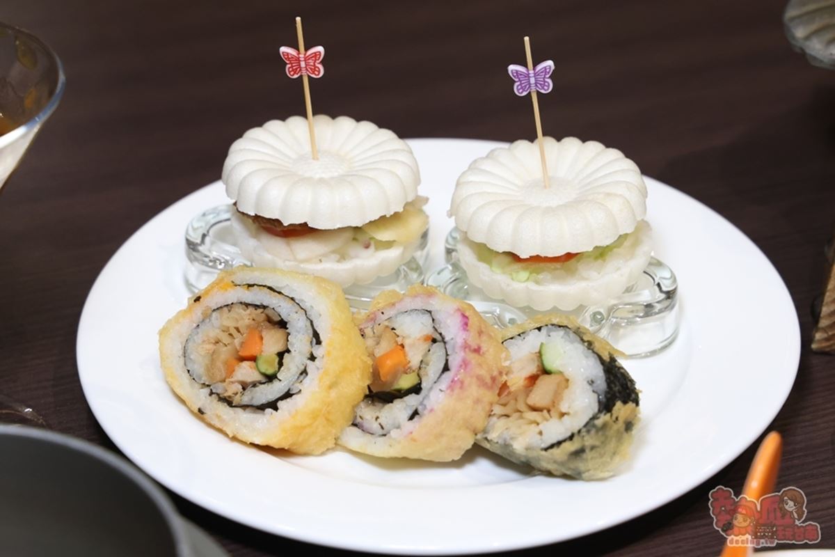 台南最強「蔬食Buffet吃到飽」！百道中西式菜色任夾，炙燒生魚片壽司超擬真