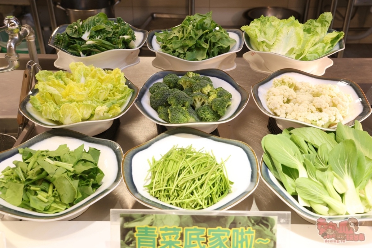 台南最強「蔬食Buffet吃到飽」！百道中西式菜色任夾，炙燒生魚片壽司超擬真