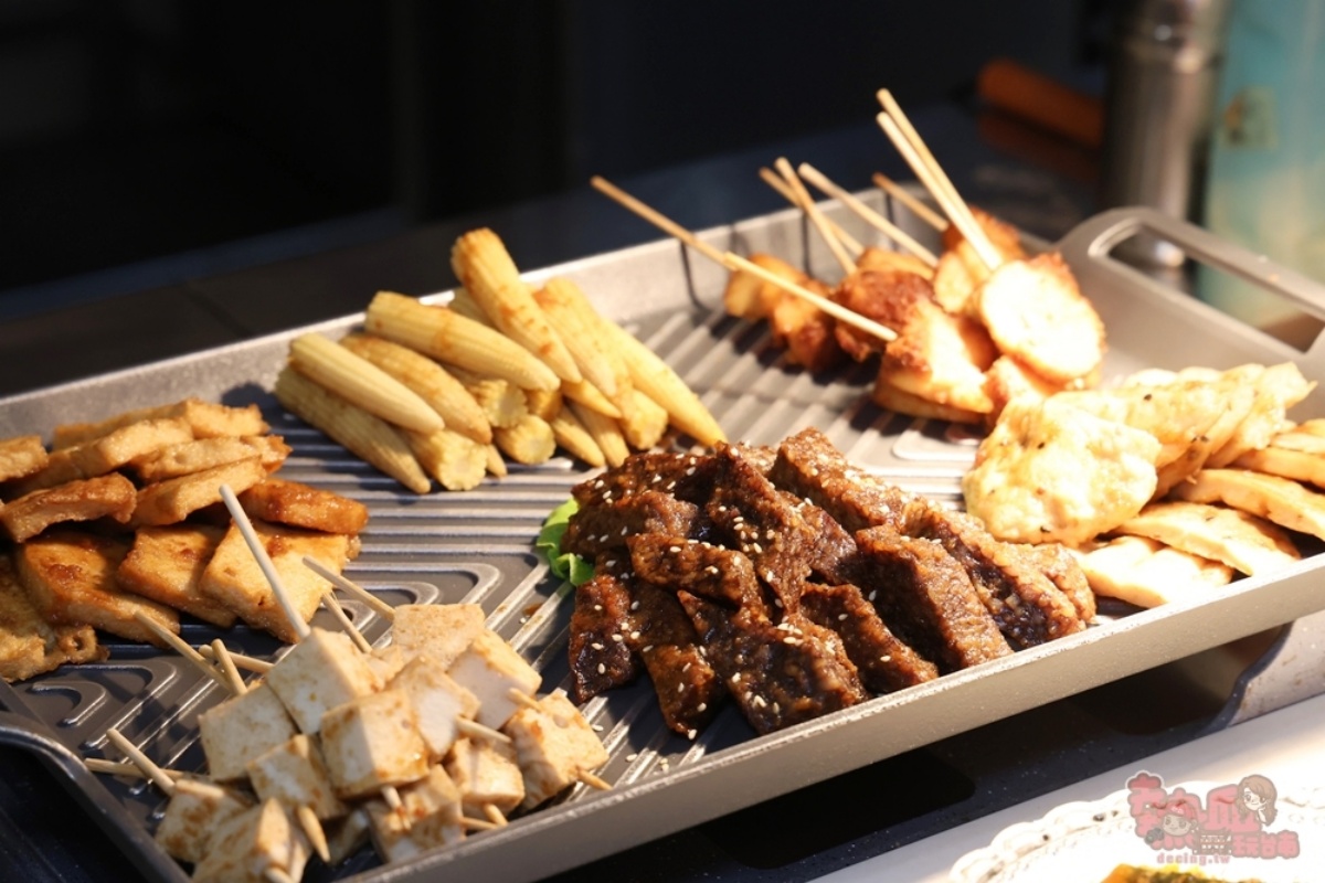 台南最強「蔬食Buffet吃到飽」！百道中西式菜色任夾，炙燒生魚片壽司超擬真