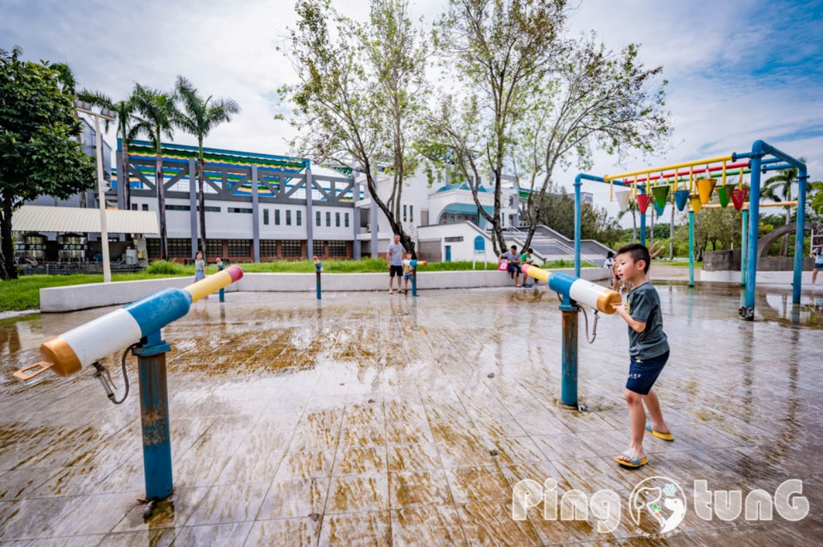 免費親子景點＋１！屏東「乳牛主題遊戲場」，必玩乳牛雙塔滑梯、盪鞦韆