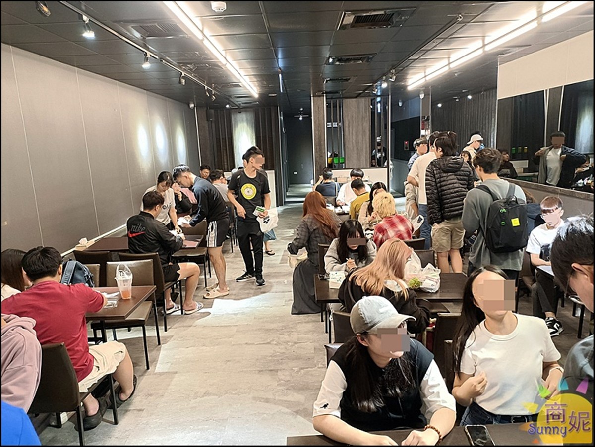 台中最強「10元生魚片」搬至逢甲商圈!新店面開箱直擊,30元味噌湯超有料 台中最強「10元生魚片」搬至逢甲商圈!新店面開箱直擊,30元味噌湯超有料