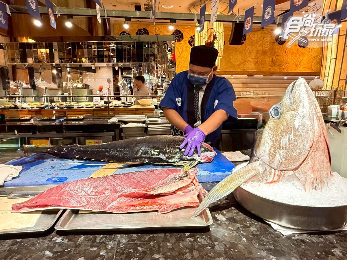 姓名有「鮪魚」免費吃到飽!烤鴨、牛排3.5小時無限嗑,百道異國料理任你吃 姓名有「鮪魚」免費吃到飽!烤鴨、牛排3.5小時無限嗑,百道異國料理任你吃