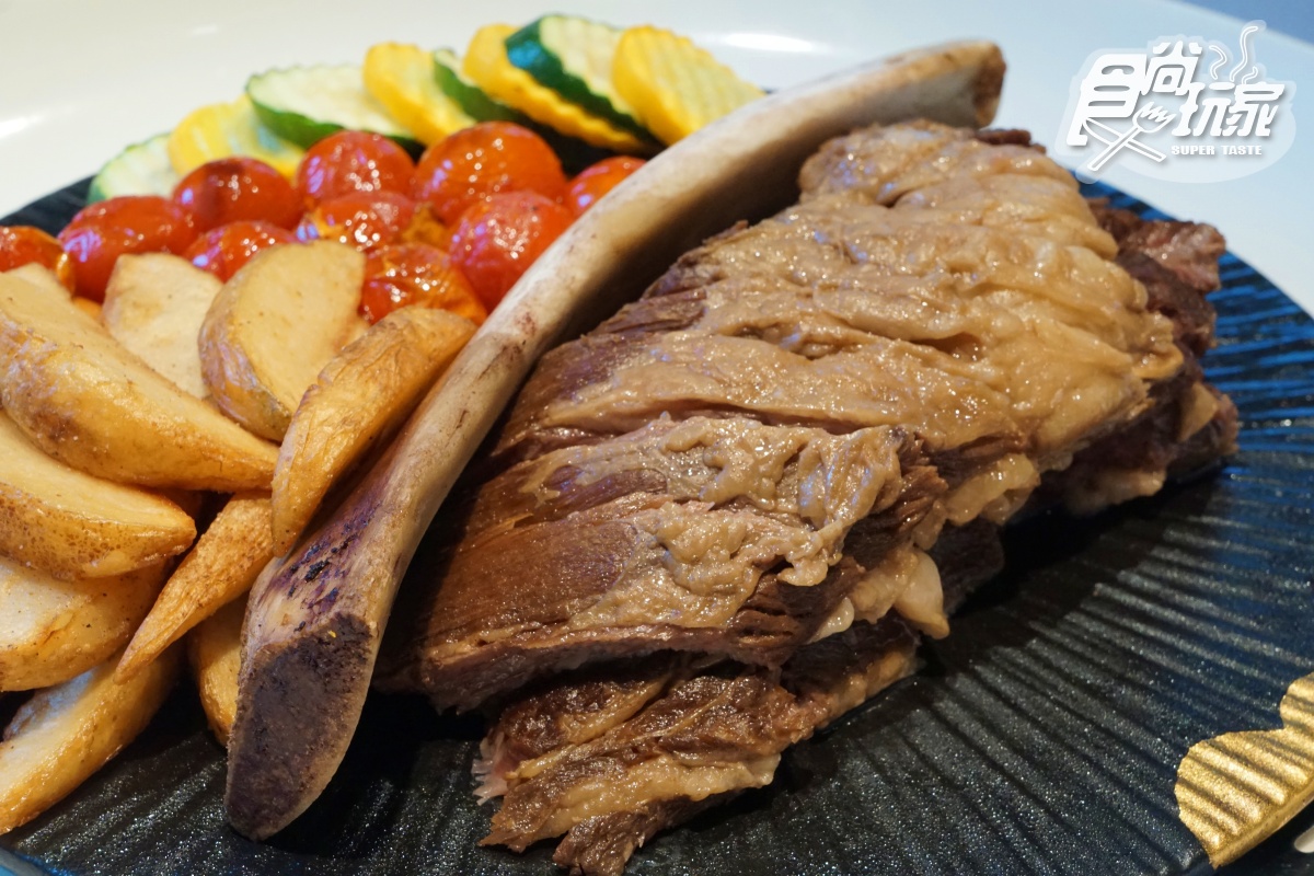 「住這３區」用餐85折！板橋飯店推80道新菜：必嘗桃木燻烤牛肋排、油潑麵