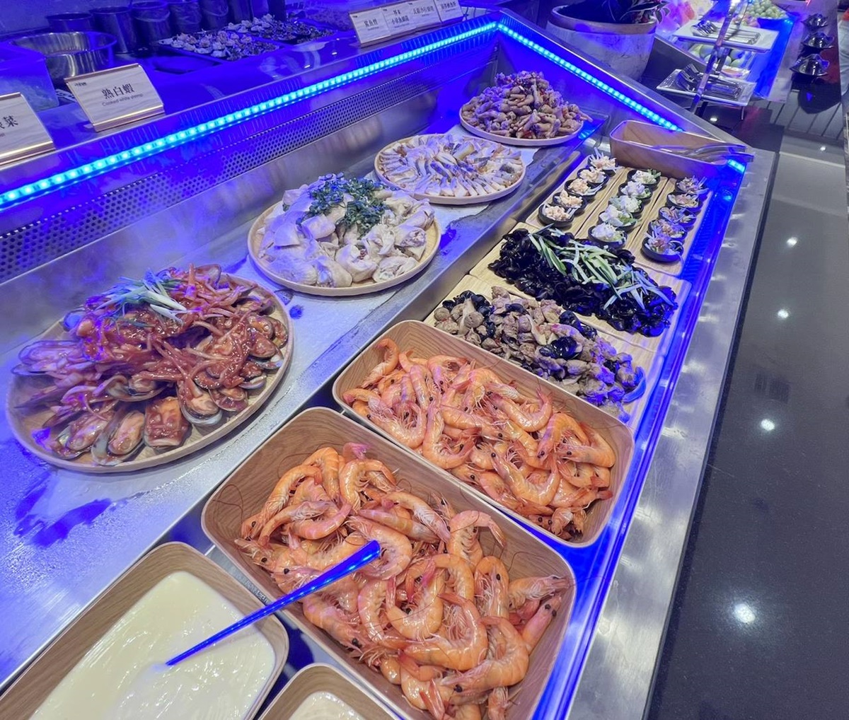 全台最狂「極千葉火鍋」登場!799元起嗑百款肉品+海鮮,現切烤鴨、調酒暢飲 全台最狂「極千葉火鍋」登場!799元起嗑百款肉品+海鮮,現切烤鴨、調酒暢飲