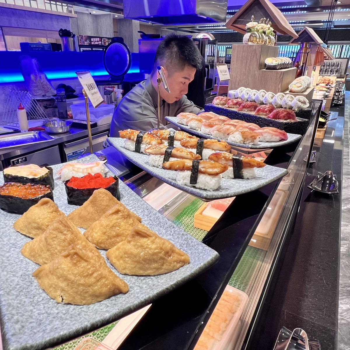 全台最狂「極千葉火鍋」登場!799元起嗑百款肉品+海鮮,現切烤鴨、調酒暢飲 全台最狂「極千葉火鍋」登場!799元起嗑百款肉品+海鮮,現切烤鴨、調酒暢飲