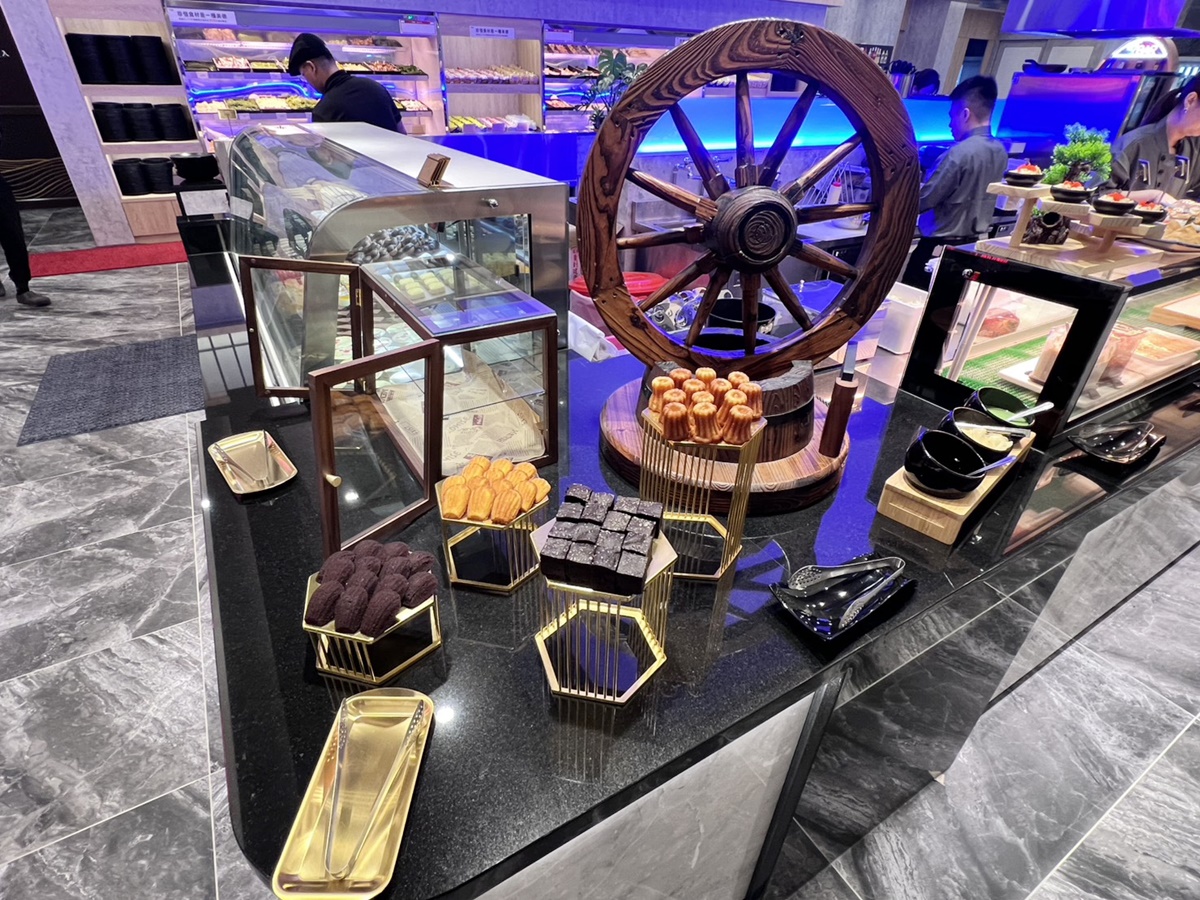 全台最狂「極千葉火鍋」登場!799元起嗑百款肉品+海鮮,現切烤鴨、調酒暢飲 全台最狂「極千葉火鍋」登場!799元起嗑百款肉品+海鮮,現切烤鴨、調酒暢飲