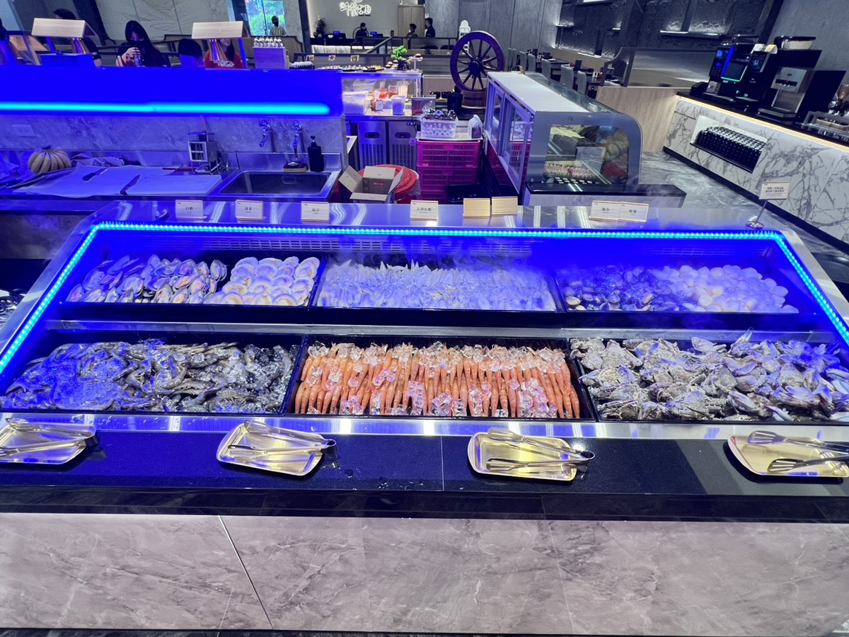 全台最狂「極千葉火鍋」登場!799元起嗑百款肉品+海鮮,現切烤鴨、調酒暢飲 全台最狂「極千葉火鍋」登場!799元起嗑百款肉品+海鮮,現切烤鴨、調酒暢飲