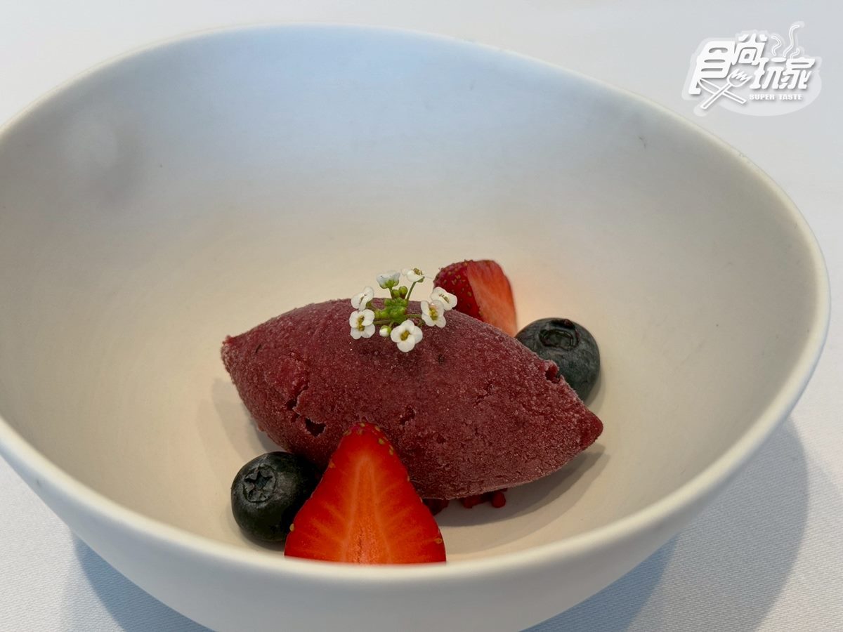 提拉米蘇吃多少挖多少！「大直牛排館」新登場，還有超浮誇金箔牛排