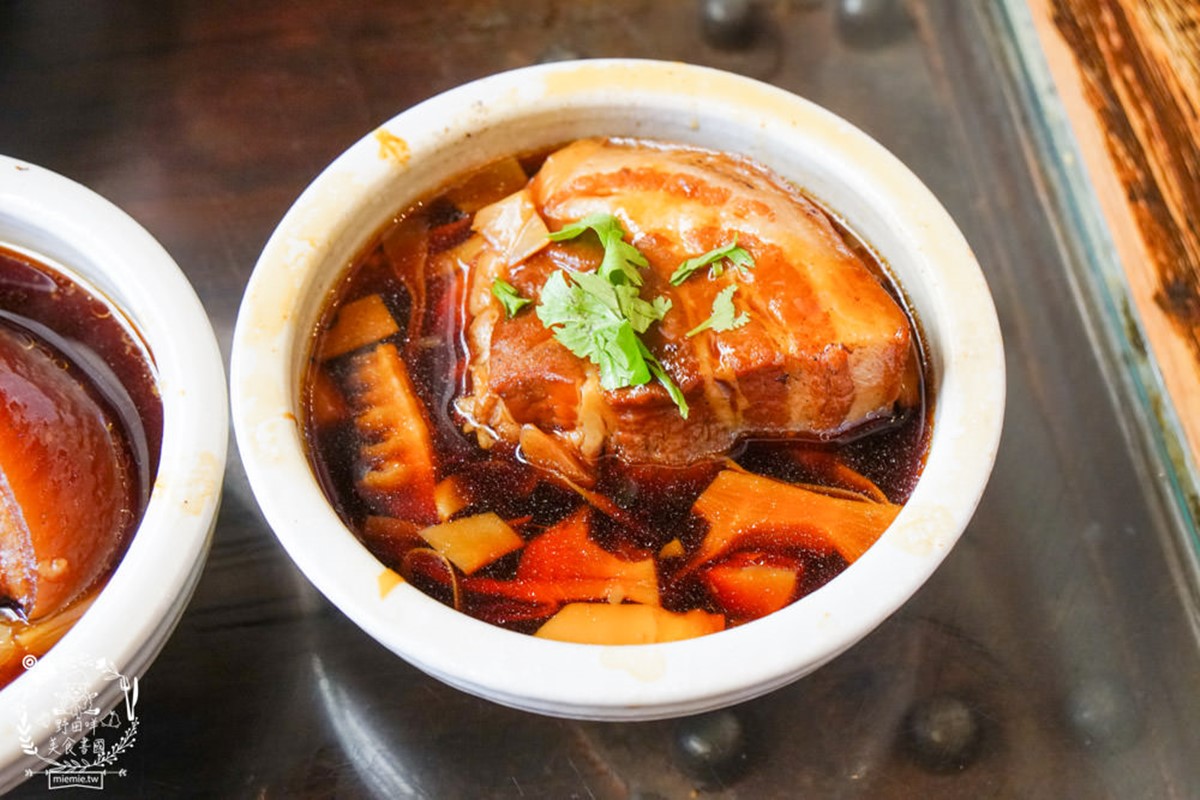 高雄唯一「台菜料理吃到飽」!549元起爽吃近50道菜,母親節、家族聚餐首選 高雄唯一「台菜料理吃到飽」!549元起爽吃近50道菜,母親節、家族聚餐首選