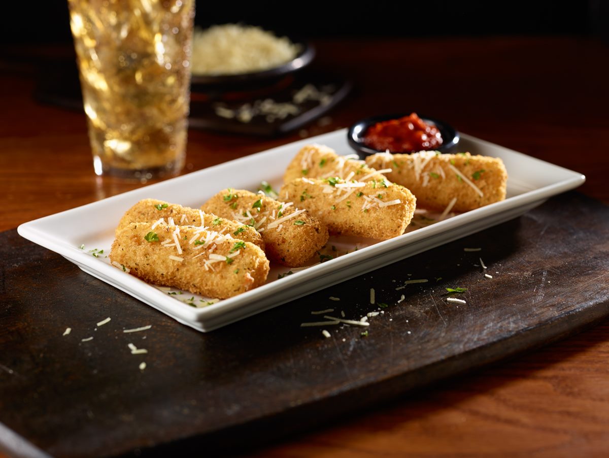 拿出媽媽身分證！對中「德、州、淑、芬」任一字， 肋眼牛排免費升級