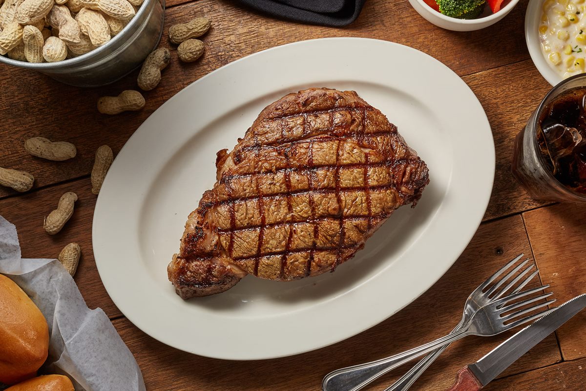 拿出媽媽身分證！對中「德、州、淑、芬」任一字， 肋眼牛排免費升級