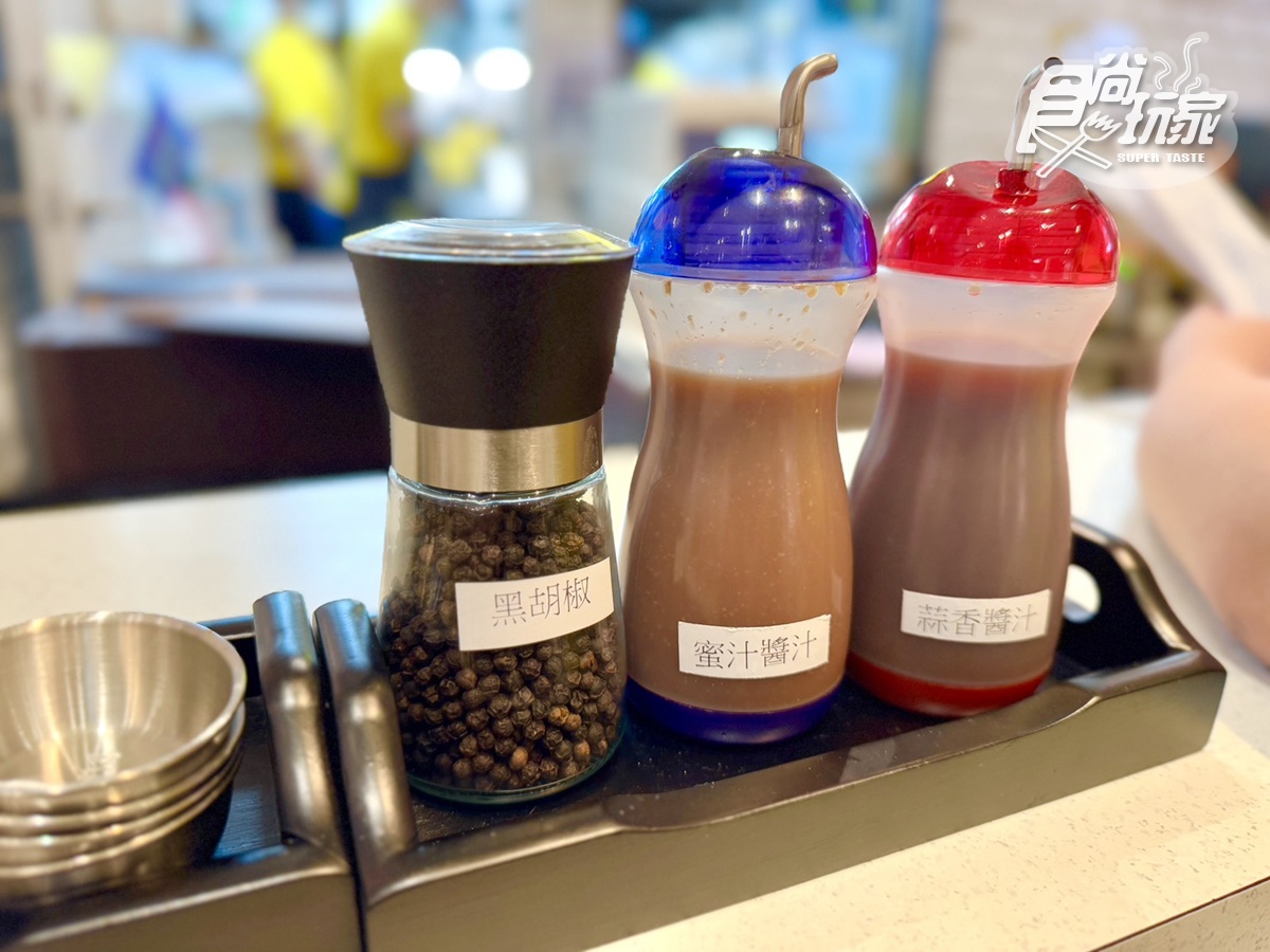 「胡椒廚房買一送一」快閃3天!99元起爽嗑胡椒牛肉、雞肉飯,加碼搶椒燒烏龍麵 「胡椒廚房買一送一」快閃3天!99元起爽嗑胡椒牛肉、雞肉飯,加碼搶椒燒烏龍麵