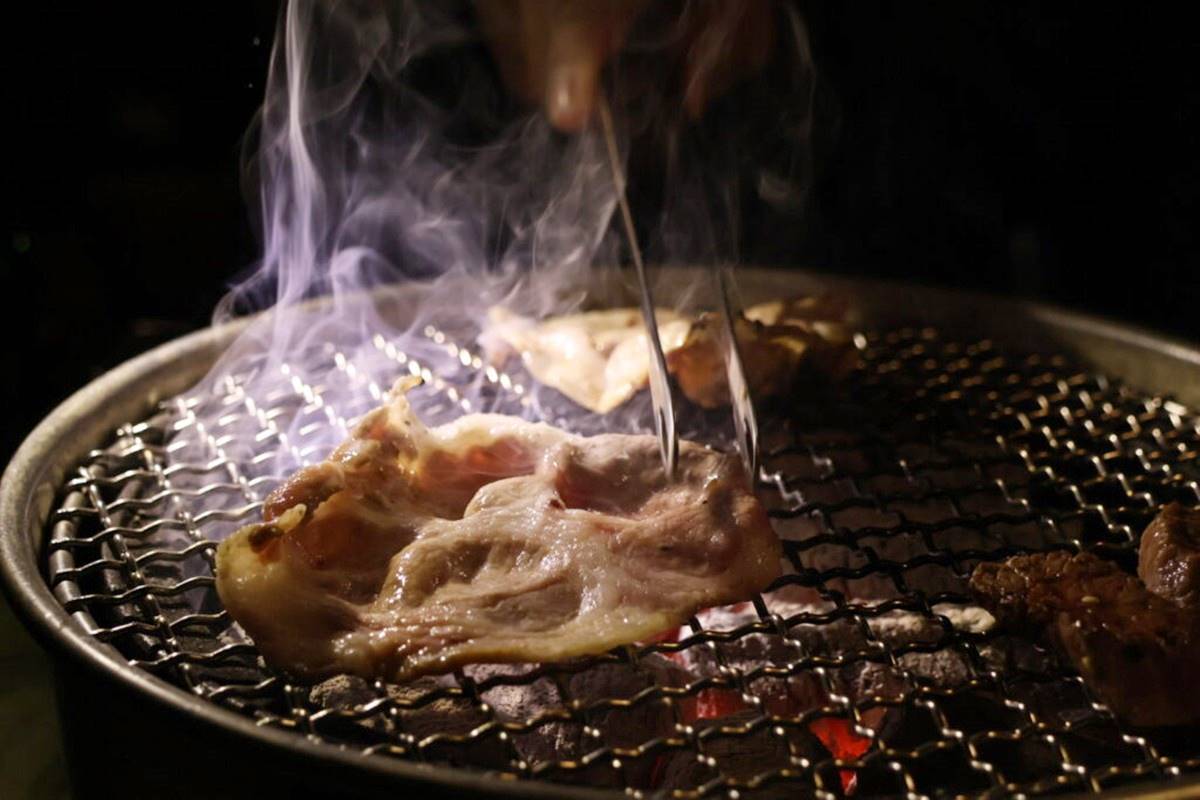 台中燒肉「厚切牛舌」強者！雙人套餐爽嗑６種肉、３種海鮮，壽星免費送肉盤