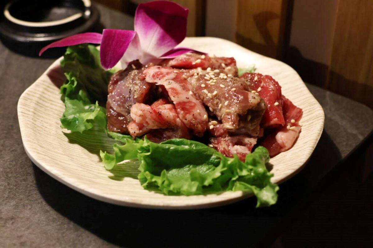 台中燒肉「厚切牛舌」強者！雙人套餐爽嗑６種肉、３種海鮮，壽星免費送肉盤
