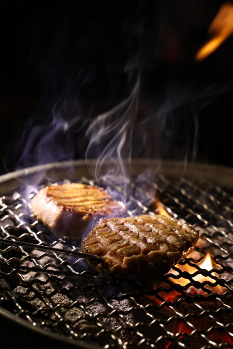 台中燒肉「厚切牛舌」強者！雙人套餐爽嗑６種肉、３種海鮮，壽星免費送肉盤