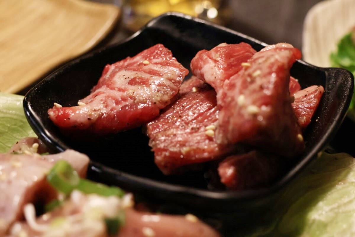 台中燒肉「厚切牛舌」強者！雙人套餐爽嗑６種肉、３種海鮮，壽星免費送肉盤