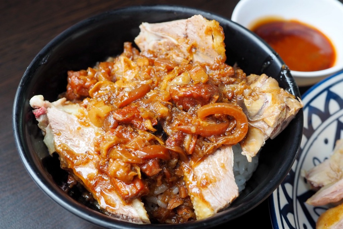 萬則網評朝聖!新竹廟口最夯「鴨肉飯」是這家,老饕激推鴨腿、炒鴨血都必點 萬則網評朝聖!新竹廟口最夯「鴨肉飯」是這家,老饕激推鴨腿、炒鴨血都必點