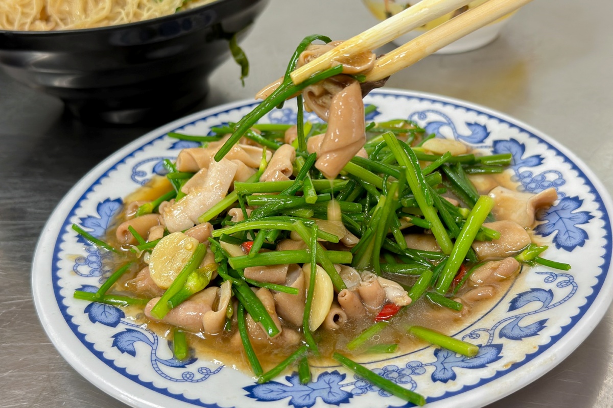 萬則網評朝聖!新竹廟口最夯「鴨肉飯」是這家,老饕激推鴨腿、炒鴨血都必點 萬則網評朝聖!新竹廟口最夯「鴨肉飯」是這家,老饕激推鴨腿、炒鴨血都必點