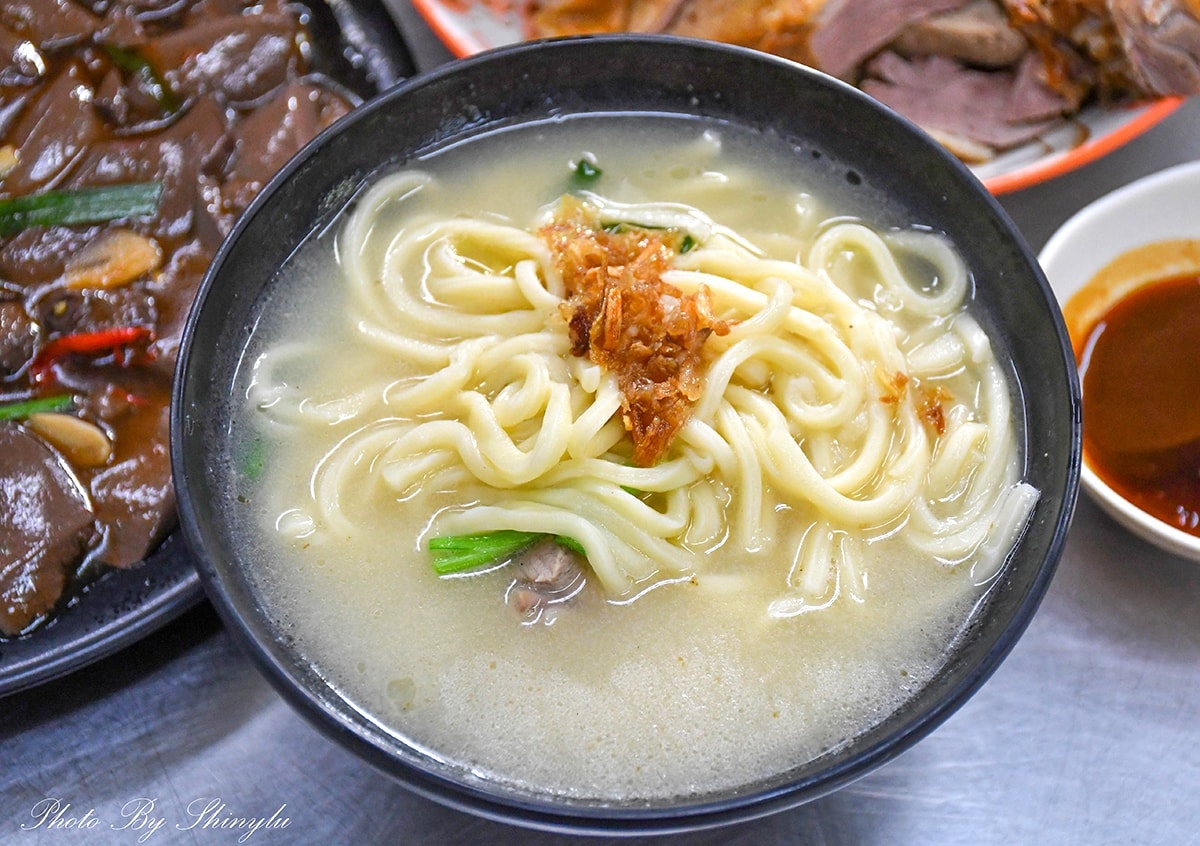 萬則網評朝聖!新竹廟口最夯「鴨肉飯」是這家,老饕激推鴨腿、炒鴨血都必點 萬則網評朝聖!新竹廟口最夯「鴨肉飯」是這家,老饕激推鴨腿、炒鴨血都必點