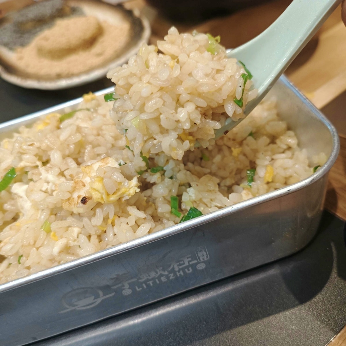 台灣也有正宗爆辣「重慶火鍋」！老饕激推靈魂必點一次看，茶湯、小菜免費續