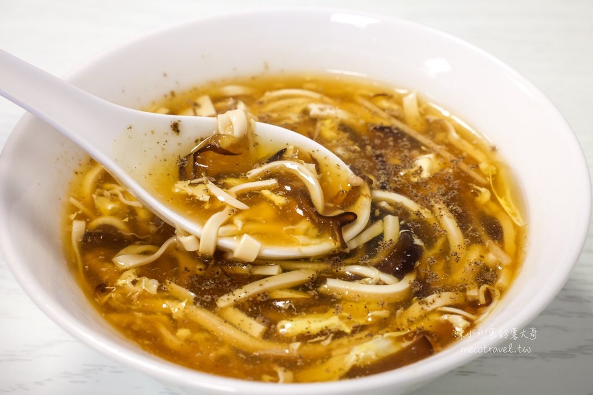 宜蘭也有「平民版鼎泰豐」!「黃金排骨蛋炒飯」免半價,50元酸辣湯超有料 宜蘭也有「平民版鼎泰豐」!「黃金排骨蛋炒飯」免半價,50元酸辣湯超有料