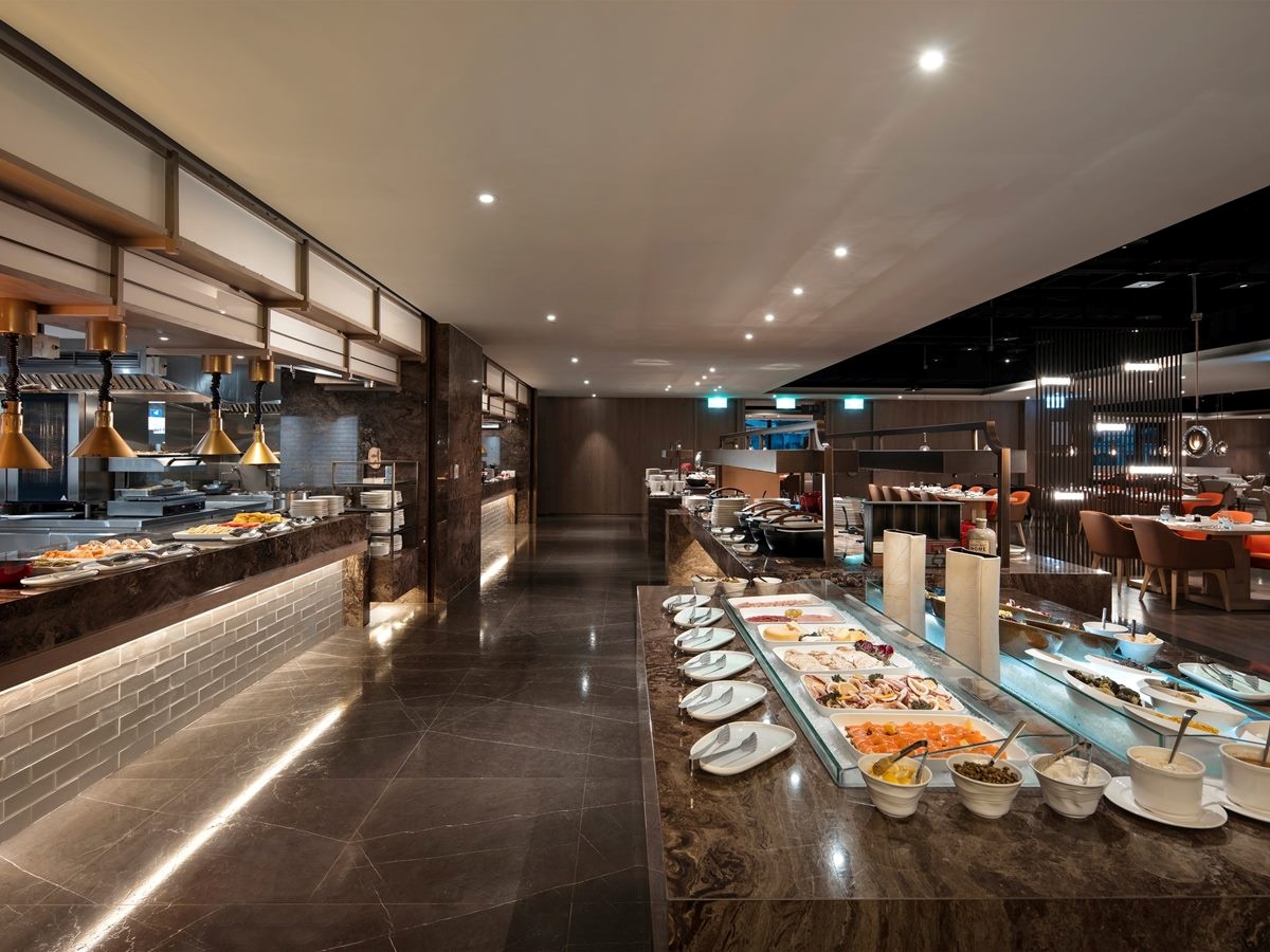 對中身分證免費吃！板橋吃到飽「４人同行１人免費」，限時３天餐檯升級