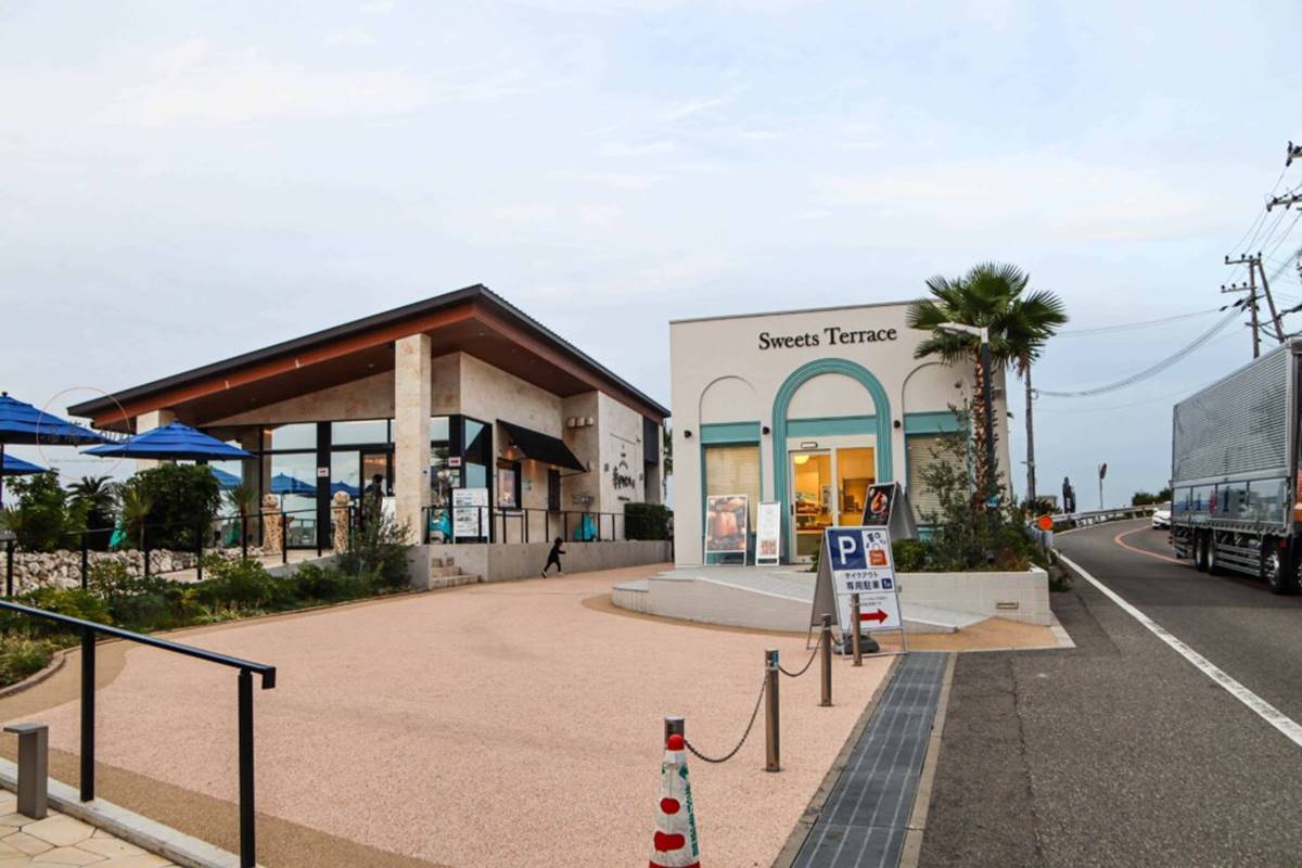 IG暴紅熱點!坐落「海景第一排」鬆餅店,還能打卡天空階梯、巨大鞦韆 IG暴紅熱點!坐落「海景第一排」鬆餅店,還能打卡天空階梯、巨大鞦韆