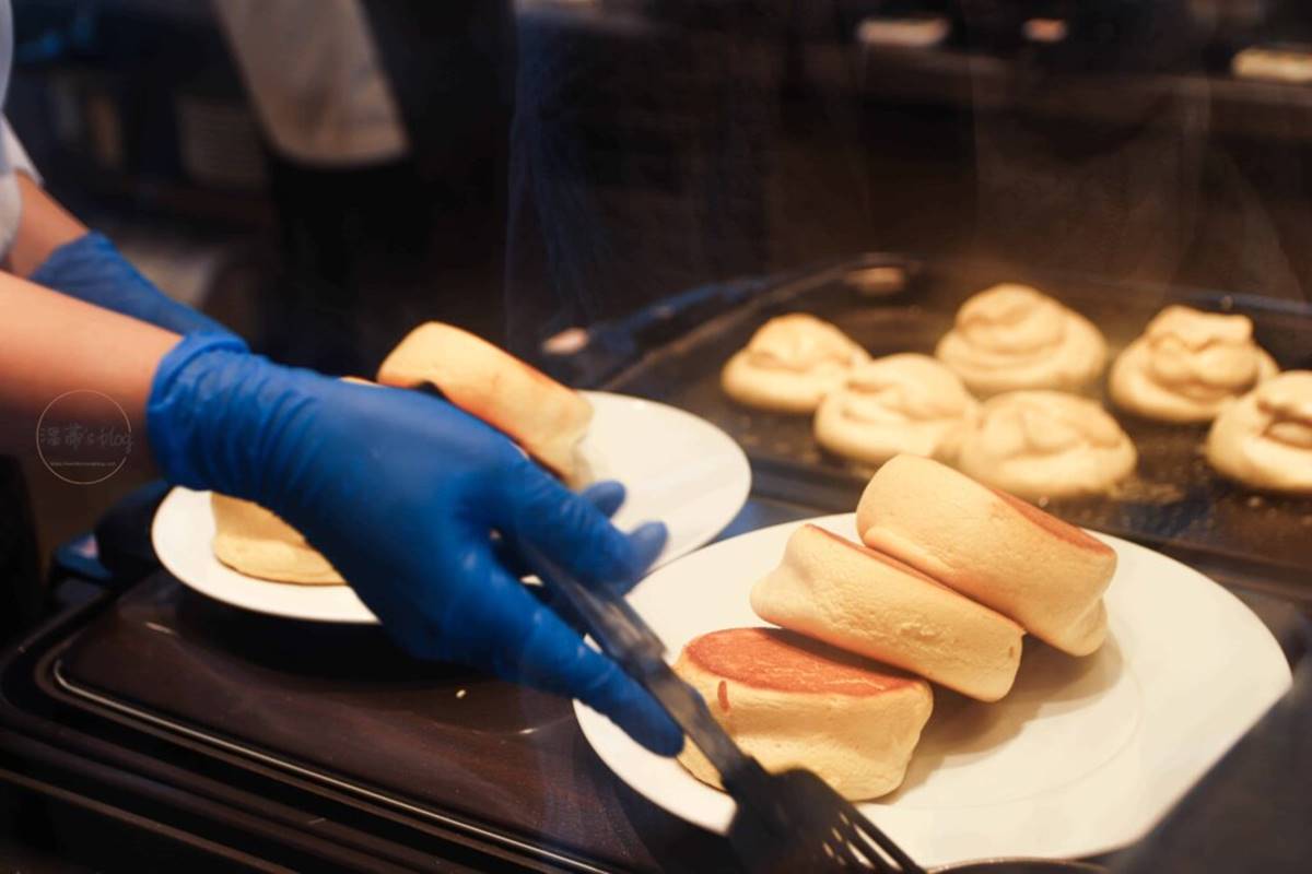 IG暴紅熱點!坐落「海景第一排」鬆餅店,還能打卡天空階梯、巨大鞦韆 IG暴紅熱點!坐落「海景第一排」鬆餅店,還能打卡天空階梯、巨大鞦韆