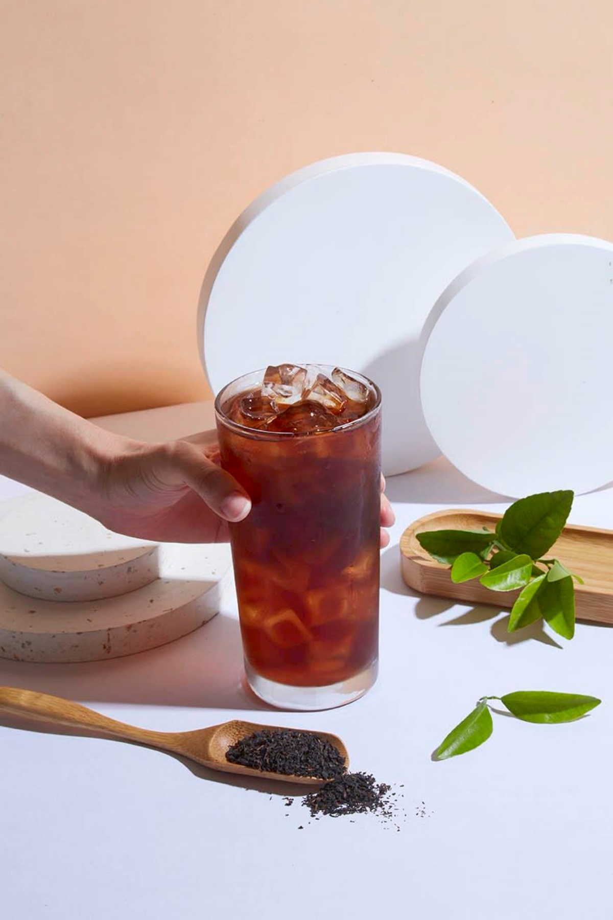 【食尚手搖祭】「舞讚」買一送一！超鮮醇手作鳳梨冰茶、每口都有果粒