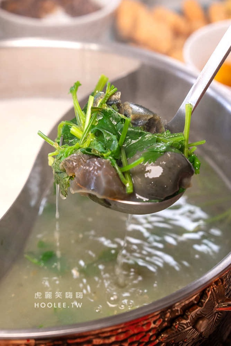 全台唯一「港式火鍋吃到飽」升級回歸！爽嗑酸菜魚、香菜皮蛋鍋，自助吧任夾