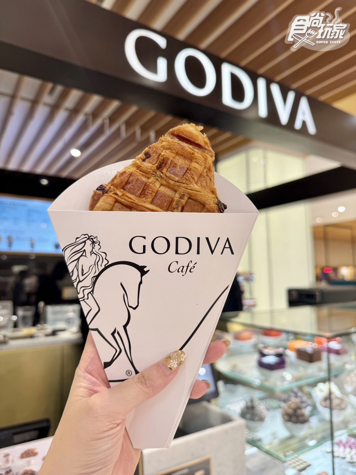 GODIVA「紅寶石巧克力可芙」開吃！酥脆外皮＋巧克力流心超罪惡，加碼送霜淇淋