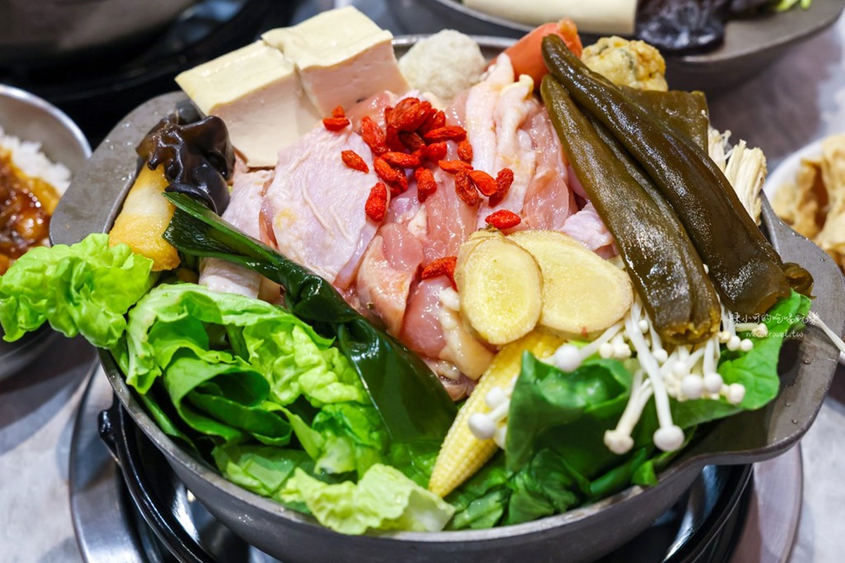 最低只要170元！高CP值「石頭火鍋」藏身信義，滷肉飯、冰沙甜品無限暢吃