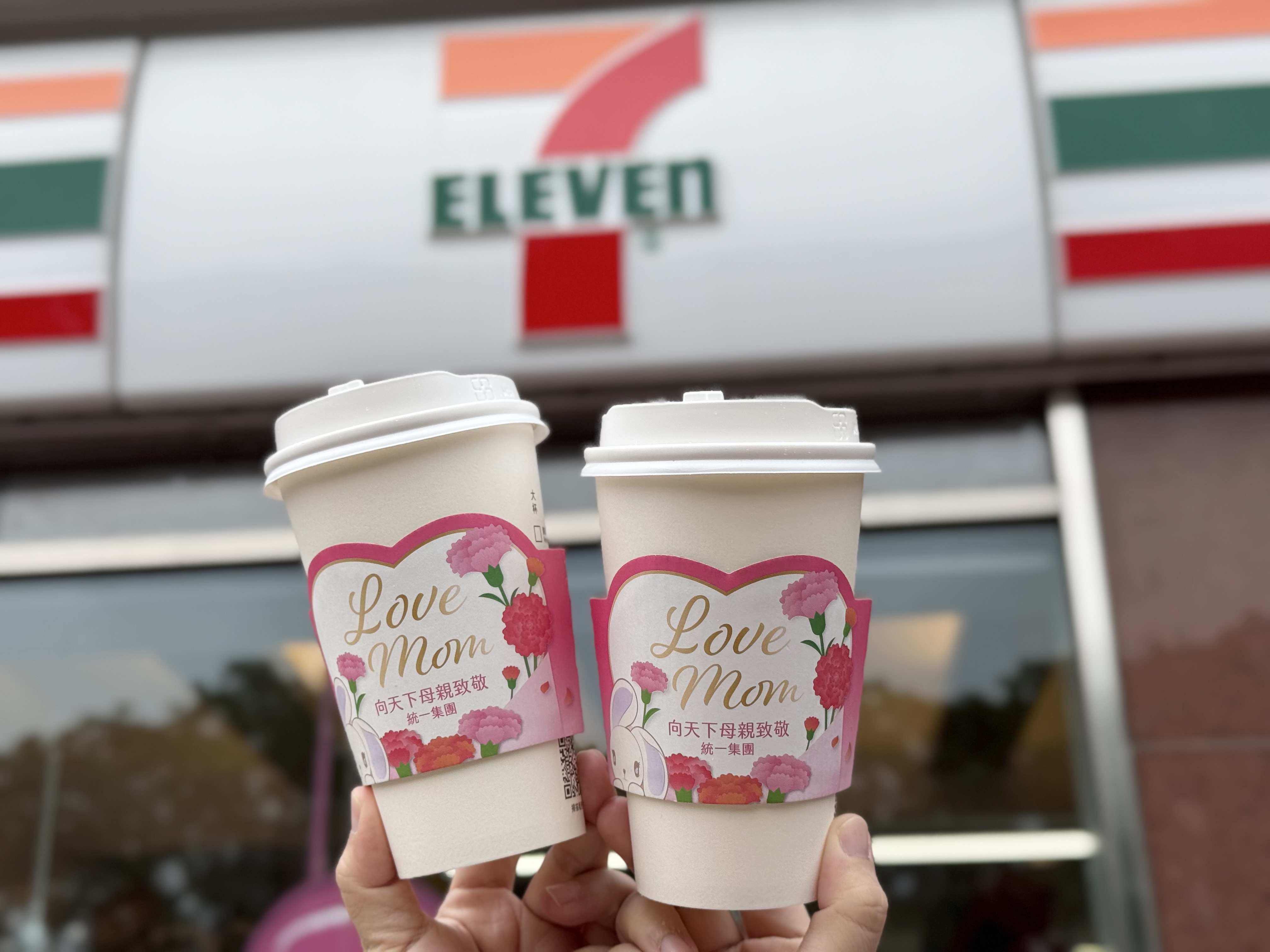 超商首見「玫瑰造型霜淇淋」買一送一!全家、7-11母親節優惠,咖啡買一送一 超商首見「玫瑰造型霜淇淋」買一送一!全家、7-11母親節優惠,咖啡買一送一