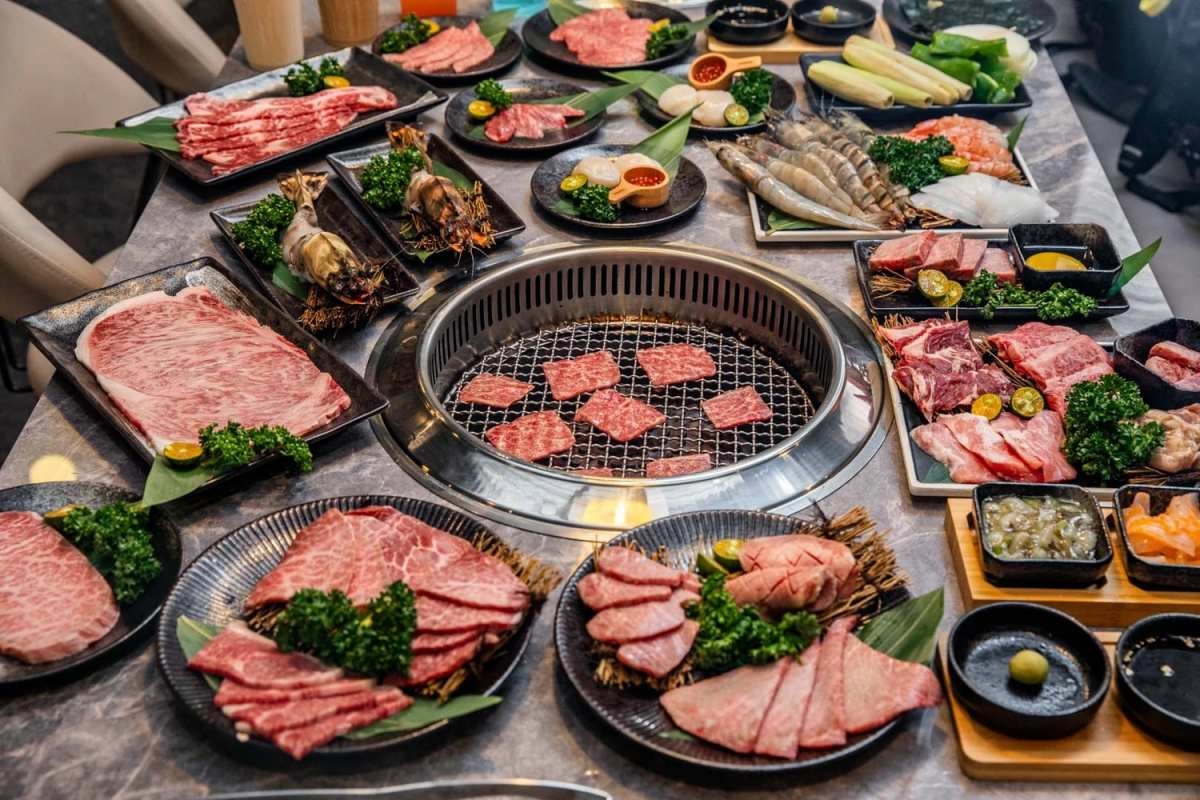 加99元和牛吃到飽!地表最強「燒肉吃到飽」手搖搬進店,手臂蝦、生蠔無限吃 加99元和牛吃到飽!地表最強「燒肉吃到飽」手搖搬進店,手臂蝦、生蠔無限吃