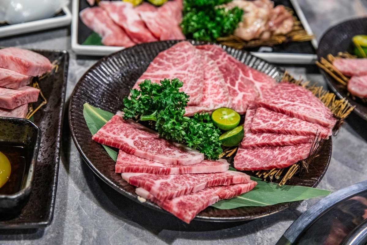 加99元和牛吃到飽!地表最強「燒肉吃到飽」手搖搬進店,手臂蝦、生蠔無限吃 加99元和牛吃到飽!地表最強「燒肉吃到飽」手搖搬進店,手臂蝦、生蠔無限吃