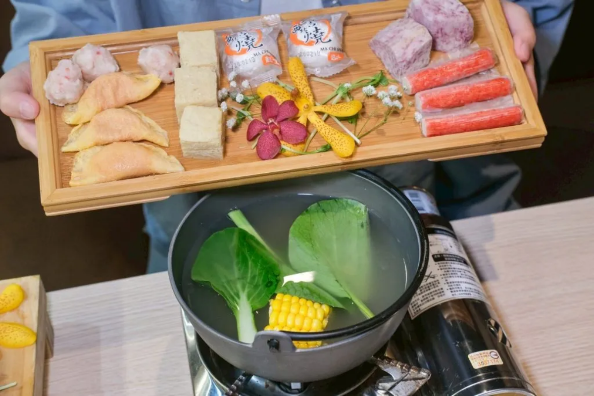 全台第一家軌道火烤兩吃！頂級海陸食材吃到飽689元起，加價啤酒無限暢飲