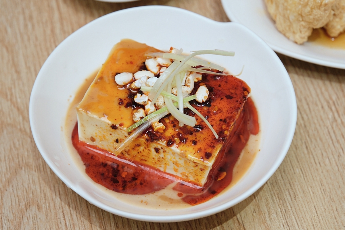 點餐享椰湯拉麵半價!高CP蔬食店推「臭豆腐水餃」,再送自助吧吃到飽 點餐享椰湯拉麵半價!高CP蔬食店推「臭豆腐水餃」,再送自助吧吃到飽