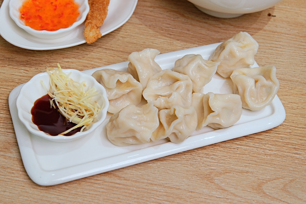 點餐享椰湯拉麵半價!高CP蔬食店推「臭豆腐水餃」,再送自助吧吃到飽 點餐享椰湯拉麵半價!高CP蔬食店推「臭豆腐水餃」,再送自助吧吃到飽