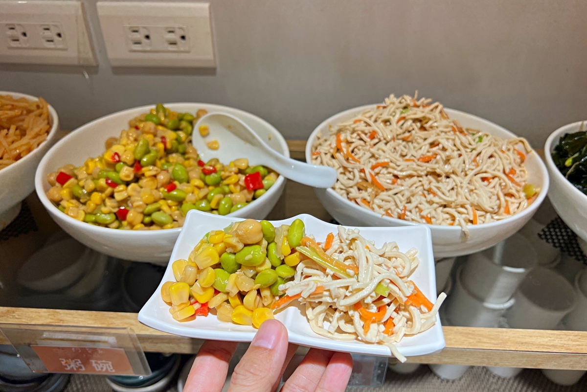 點餐享椰湯拉麵半價!高CP蔬食店推「臭豆腐水餃」,再送自助吧吃到飽 點餐享椰湯拉麵半價!高CP蔬食店推「臭豆腐水餃」,再送自助吧吃到飽