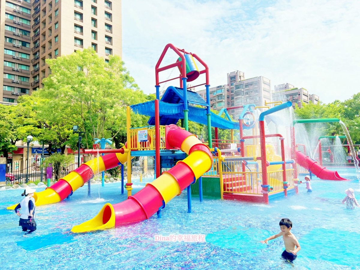 台北市區就有玩水天堂!水上溜滑梯本週開放,25元起嗨玩迷你水上樂園 台北市區就有玩水天堂!水上溜滑梯本週開放,25元起嗨玩迷你水上樂園