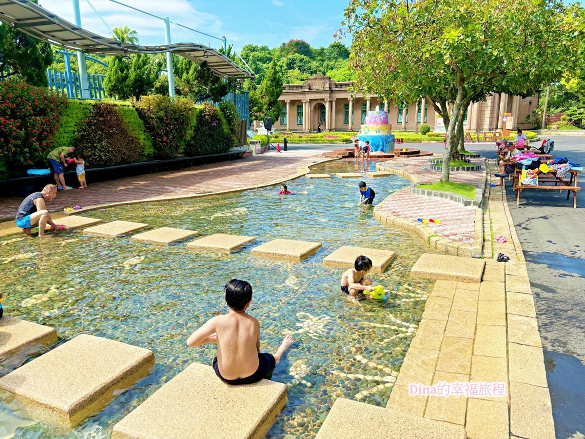 台北市區就有玩水天堂!水上溜滑梯本週開放,25元起嗨玩迷你水上樂園 台北市區就有玩水天堂!水上溜滑梯本週開放,25元起嗨玩迷你水上樂園