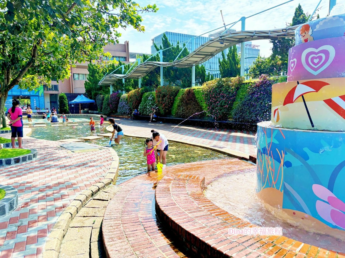 台北市區就有玩水天堂!水上溜滑梯本週開放,25元起嗨玩迷你水上樂園 台北市區就有玩水天堂!水上溜滑梯本週開放,25元起嗨玩迷你水上樂園
